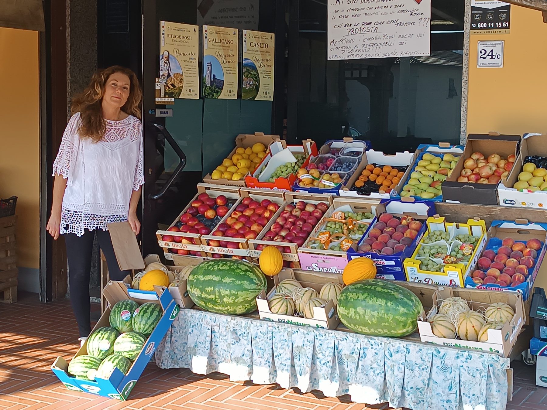 Facciata di Centrofrutta di Righini Alina, fruttivendolo a Gallicano in Garfagnana